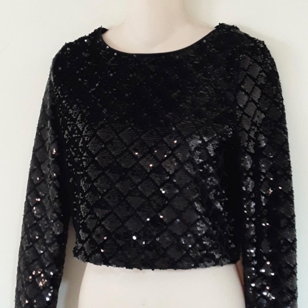Express size M sequin black crop top !